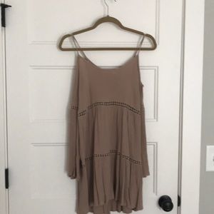BOUTIQUE STYLE OPEN SHOULDER DRESS